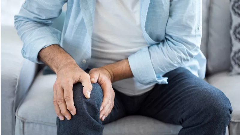 6 أسباب كامنة وراء آلام العظام.. التهاب المفاصل والسرطان أبرزها
