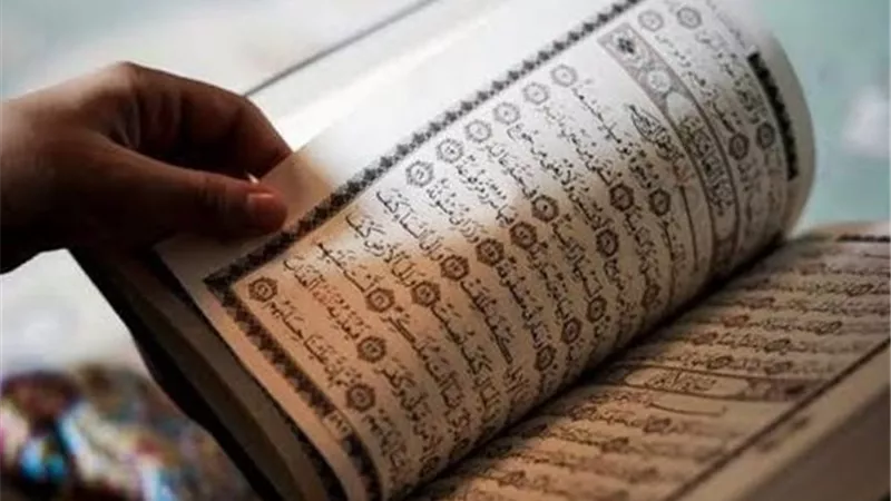 حكم قراءة القرآن دون وضوء.. أمين الفتوى بدار الإفتاء يوضح