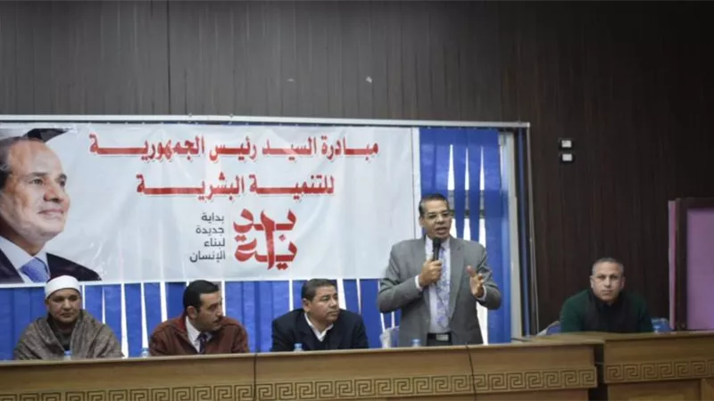 محافظ المنيا يؤكد أهمية الارتقاء بالقيم الوظيفية ونشر الانضباط الإداري 