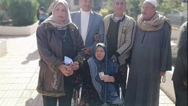 «تكافؤ الفرص» تساعد كبار السن وذوي الهمم على الإدلاء بأصواتهم بالانتخابات 