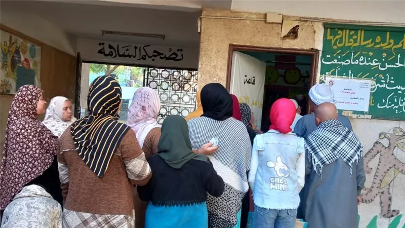 إقبال نسائي لافت على جولة الإعادة بانتخابات مجلس النواب ببنها