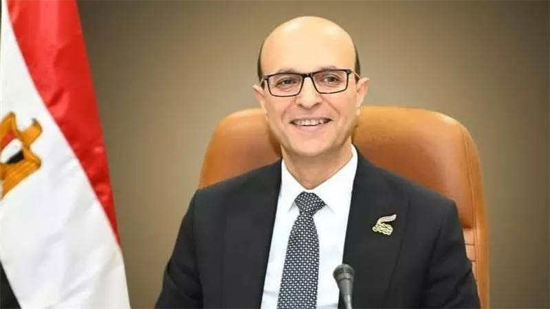 رئيس جامعة أسيوط يهنئ البابا تواضروس الثاني بعيد الميلاد المجيد