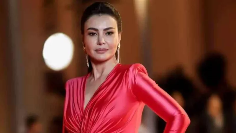 «بدون مكياج».. دينا فؤاد تثير جدل جمهورها بصورة جديدة لها