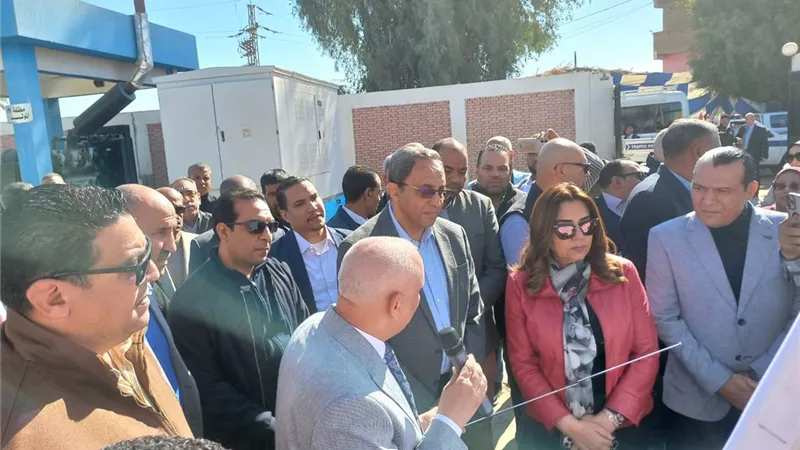 وزيرة التنمية المحلية تتفقد مصنع المعالجة الميكانيكية بقنا