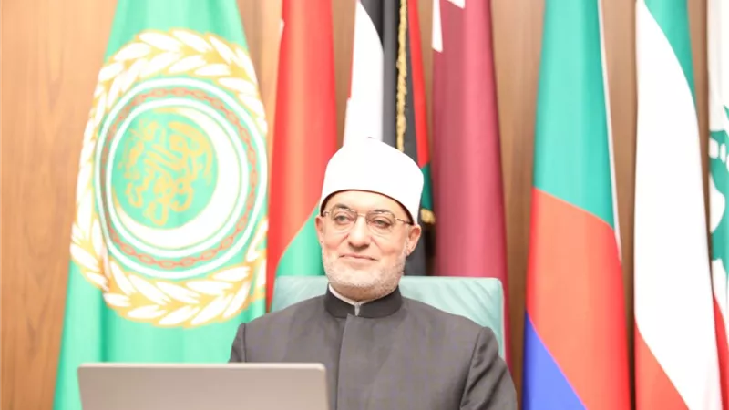 المفتي: نزول القرآن الكريم بالعربية عزَّز مكانتها وثبَّت دعائمها