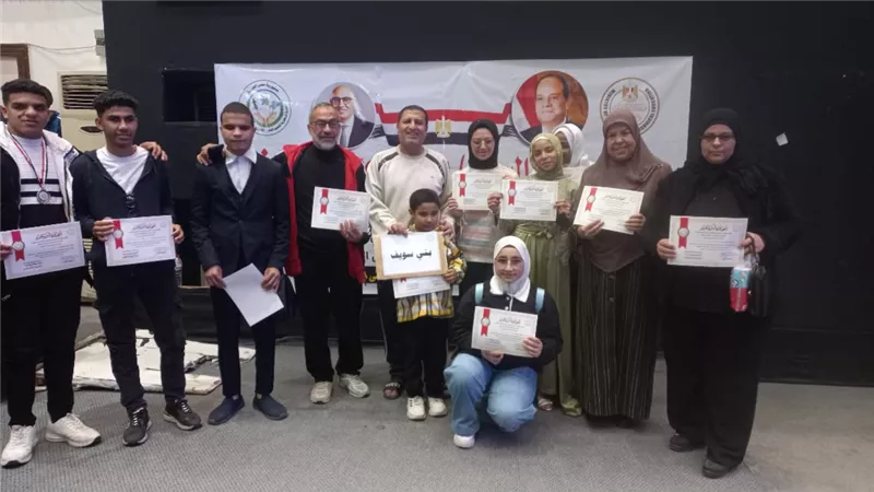 محافظ بني سويف يُهنئ فريق مدرسة النور للمكفوفين لفوزه بالمركز الثاني 