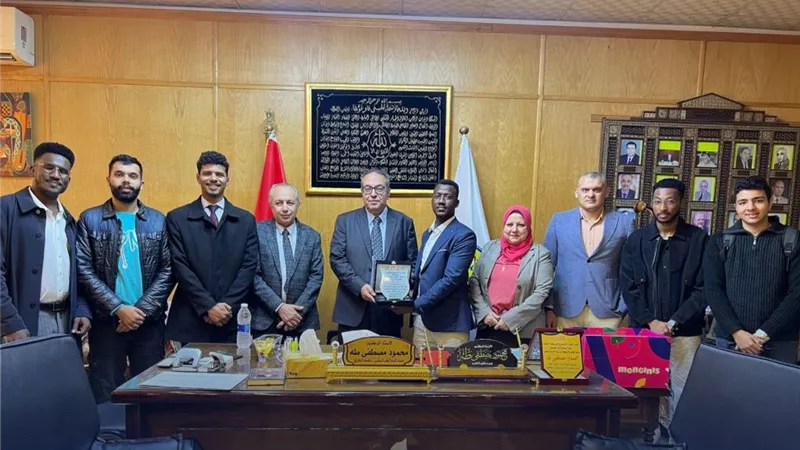 عميد طب الزقازيق : تذليل العقبات للطلاب السودانيين  لتمكينهم أكاديمياً|خاص