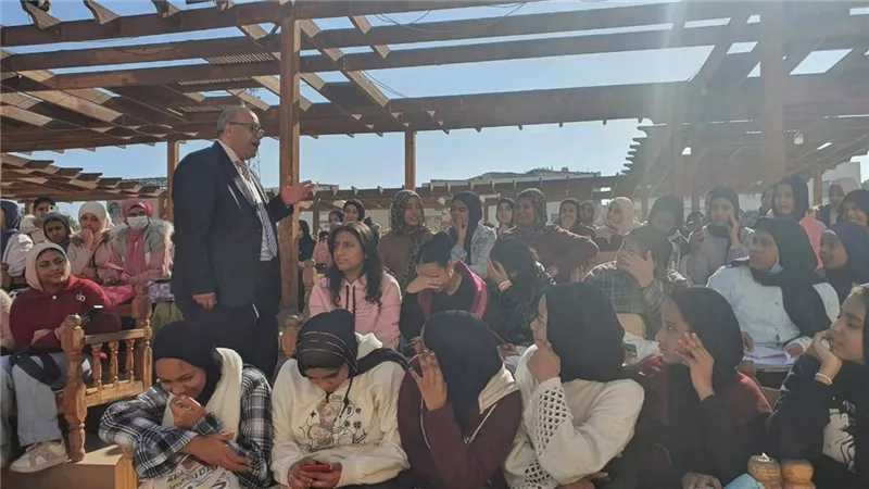 «تعليم الأقصر» تعلن أماكن القوافل التعليمية لطلاب الإعدادية والثانوية