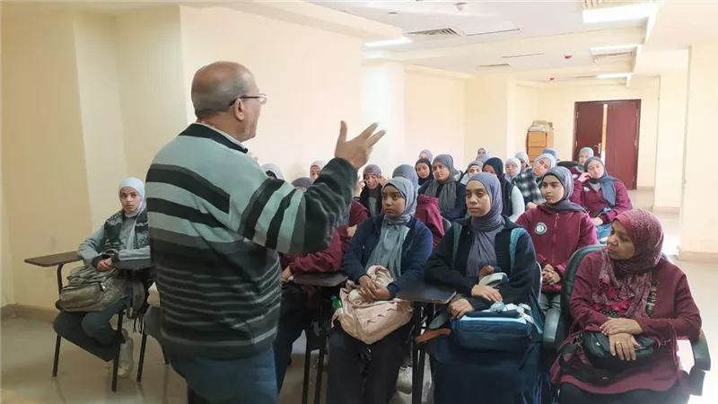 مكانة وسمات اللغة العربية في ندوة بثقافة قنا احتفالا بيومها العالمي