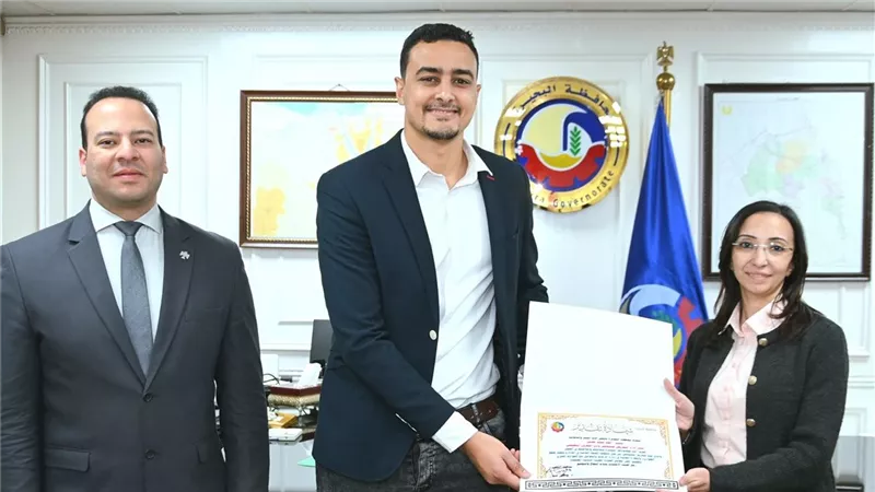  جاكلين عازر تحتفي بـ «حراس الحياة» في البحيرة|صور