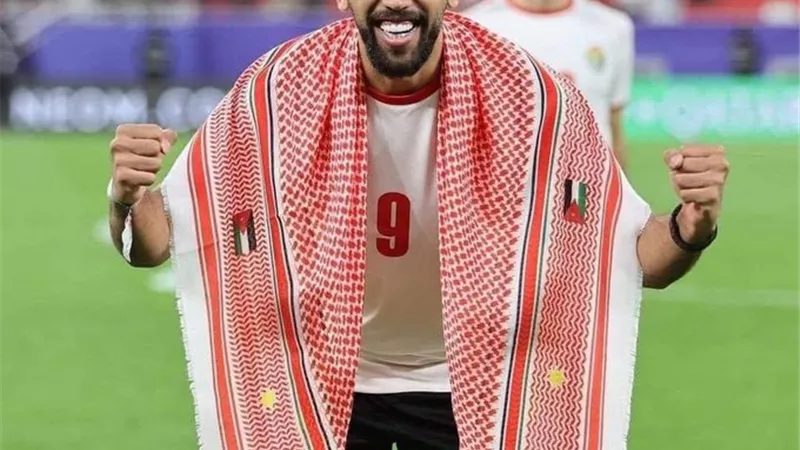 رأسية صاروخية من علي علوان يعادل بها النتيجة لـ الأردن أمام المغرب |فيديو 