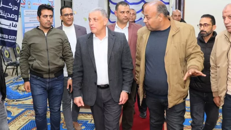 محافظ الإسماعيلية يتابع سير العملية الانتخابية بلجنة المركز الثقافي بفايد