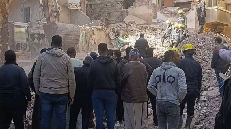 النيابة تستمع لشهود العيان في حادث انهيار منزل ووفاة شاب بالمنيا
