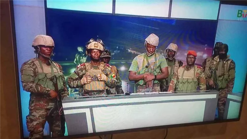 طريق الفرار الغامض.. هل وصل قائد انقلاب بنين إلى النيجر؟