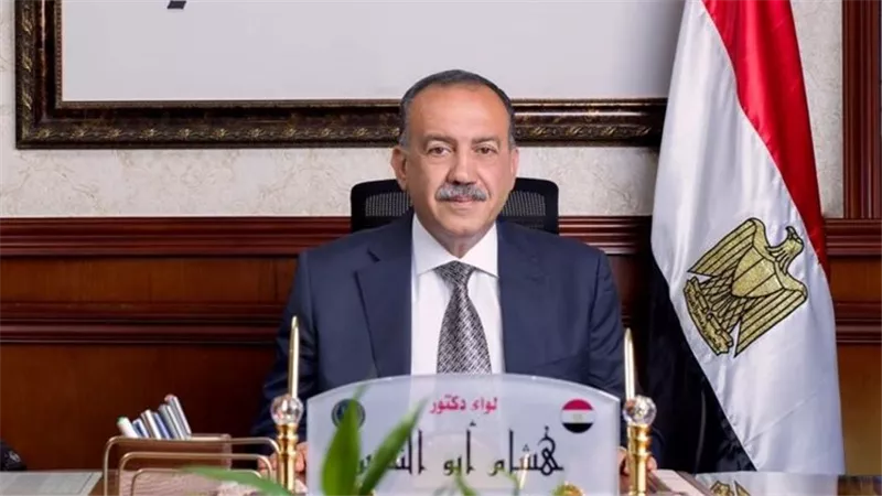 محافظ أسيوط يعلن افتتاح صيدلية 
