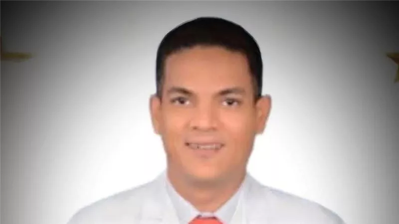 بعد معاناة شهر ونصف.. وفاة طبيب متأثرا بطلق ناري في قنا