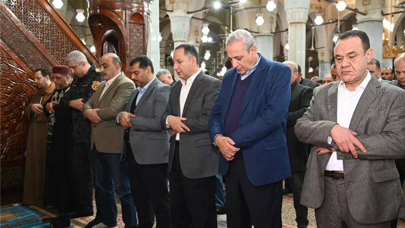 محافظ الغربية يؤدي صلاة الجمعة بمسجد السيد البدوي