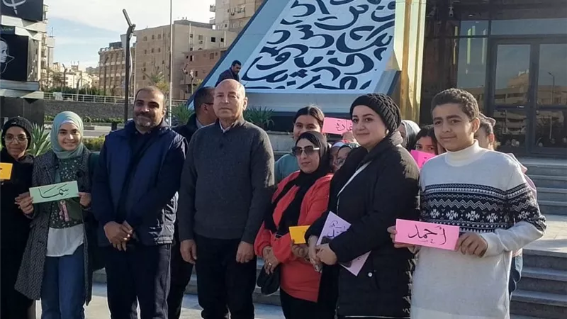 محافظ القاهرة يشارك أطفال المناطق المطورة أنشطتهم بمكتبة «اقرأ نون السحار»
