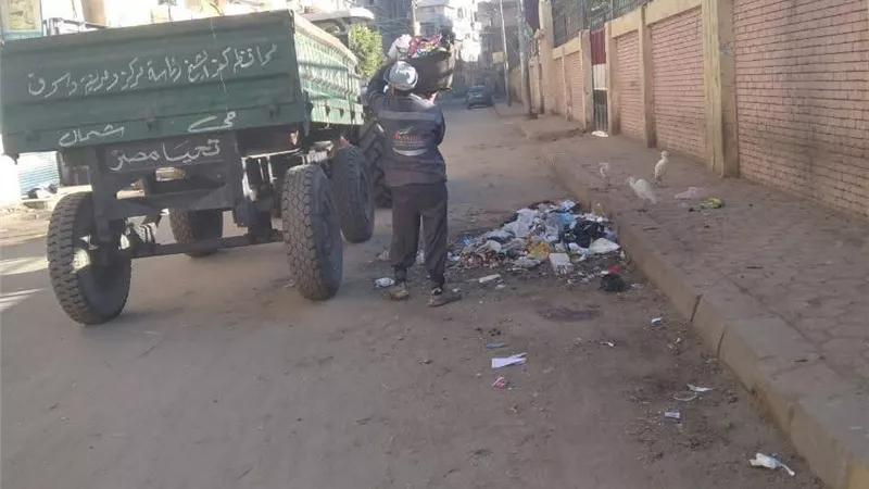 تكثيف حملات النظافة في أحياء دسوق بكفر الشيخ