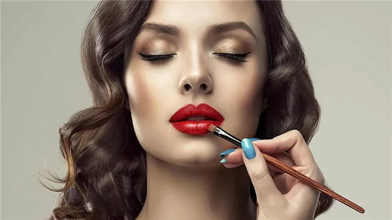 مكياج ليلة رأس السنة.. 8 أفكار تجمع بين الهدوء والفخامة