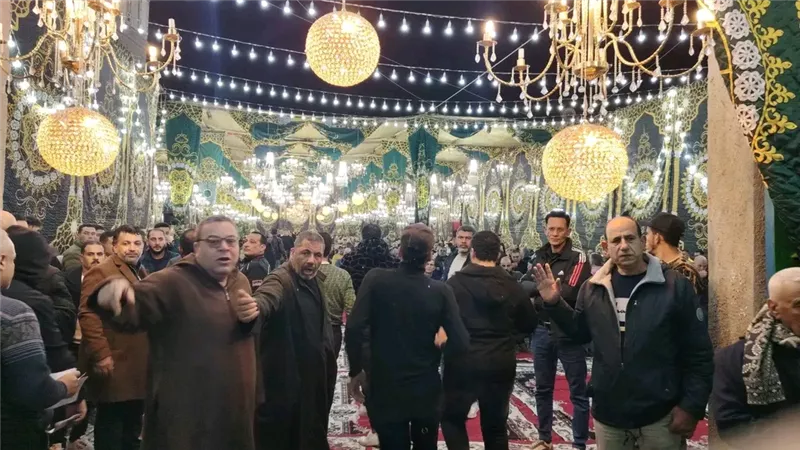 الدقهلية تودّع أبناءها.. عزاء مهيب لشابين رحلا في حادث مأساوي  