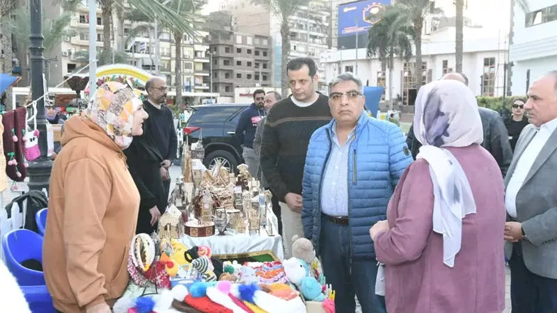  جولة للحرف اليدوية.. محافظ الدقهلية يتفقد معرض منتجات محلية بالمنصورة