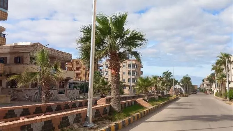 رفع كفاءة منظومة الإنارة العامة بمدينة مصيف بلطيم وتركيب 69 عمود إنارة