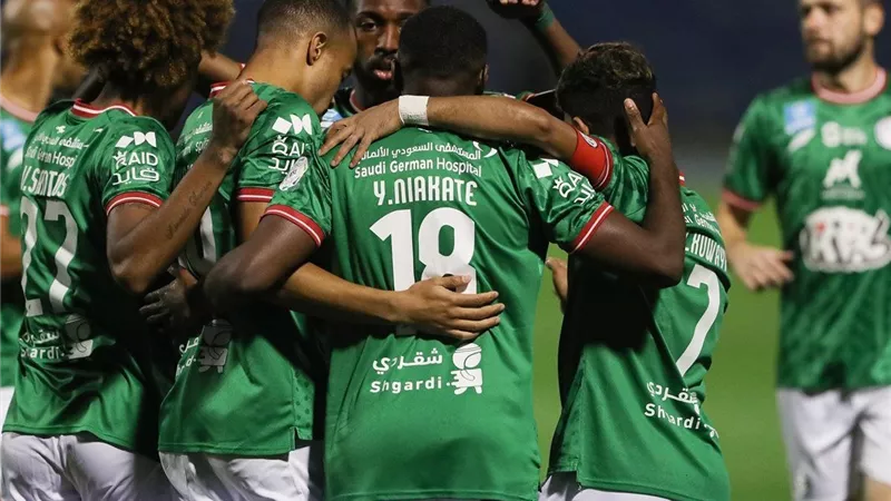 قلعة النواخذة تطيح بمهاجم منتخب مصر خارج الاتفاق السعودي