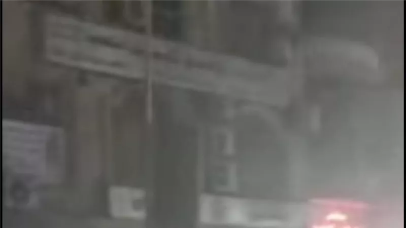 حريق هائل في مول تجاري وسط أسوان والحماية المدنية تنتقل للسيطرة 