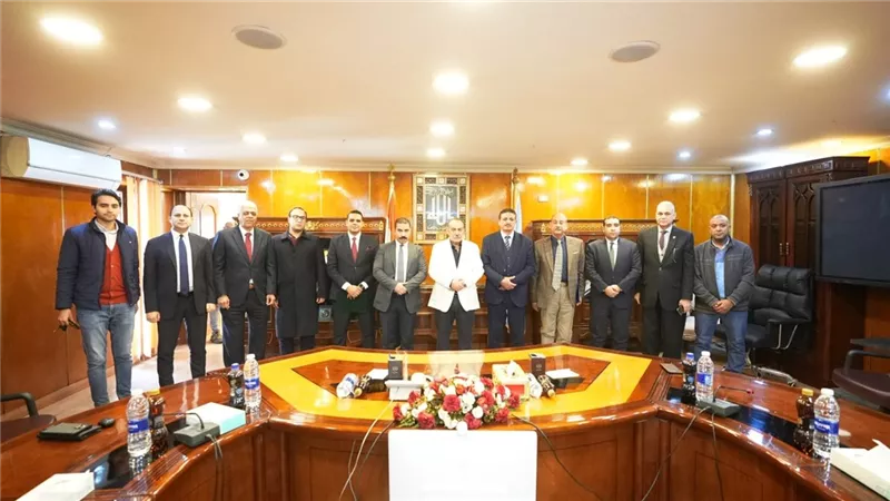 محافظ أسيوط يشهد توقيع بروتوكول تعاون مع بنك مصر لتسويق الأصول 