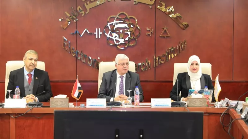  «عاشور» تطوير البحث العلمي والتكنولوجيا ركيزة للتنمية وبناء اقتصاد معرفي
