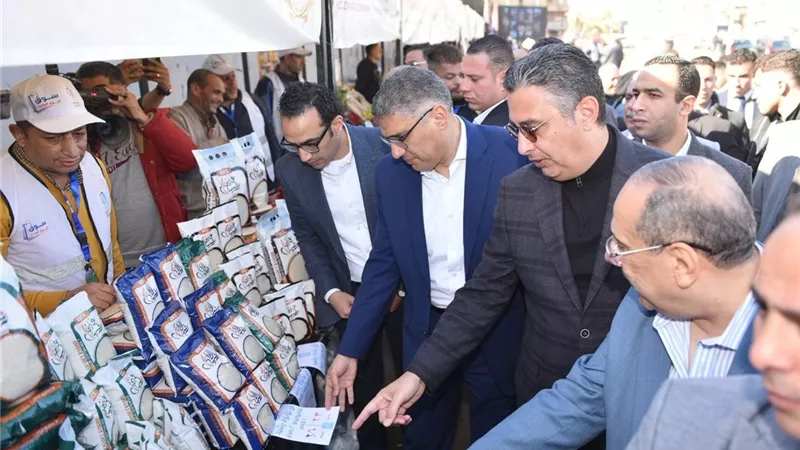 وزير التموين يفتتح 
