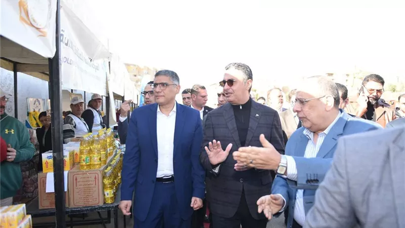 بعدد 40 باكية.. محافظ الجيزة يفتتح سوق اليوم الواحد في حدائق الأهرام| صور