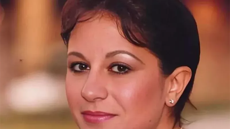 سمية الألفي ترفع «الراية البيضا».. مسيرة نجمة امتلكت «قلب من ذهب»
