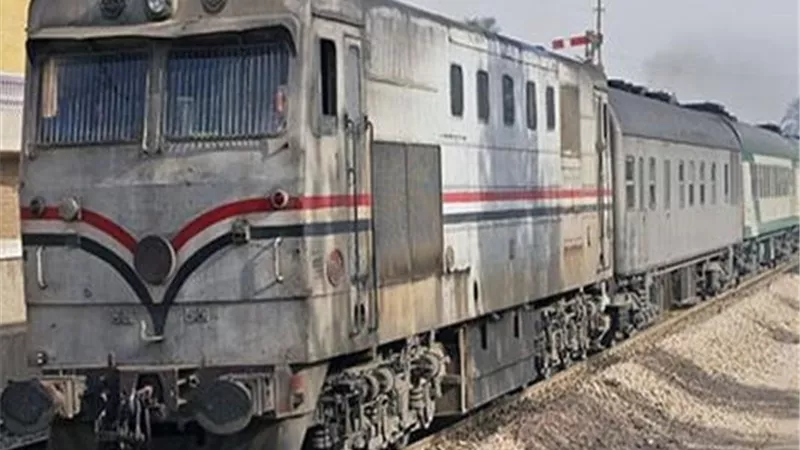 مأساة في أسوان.. قطار الصعيد يدهس شخصين أثناء عبورهما شريط السكة الحديد