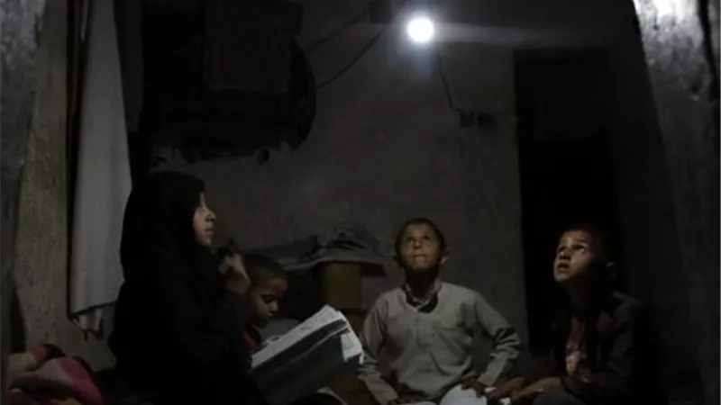 اليمن.. عدن تواجه خطر الانهيار مع تفاقم أزمة الكهرباء والوقود