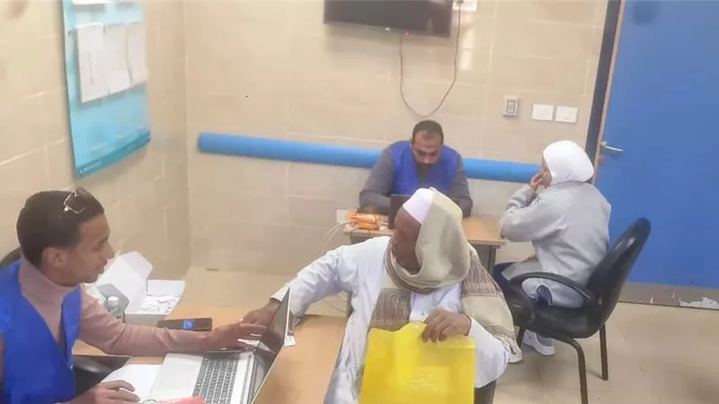 تدخل عاجل من محافظ أسوان لتلبية مطالب المترددين على وحدة الرقيقين الصحية 