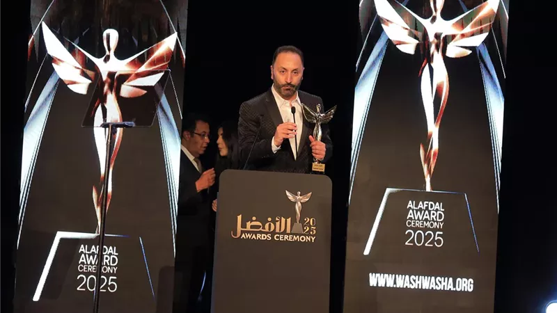أدهم شلهوب يحصد جائزة أفضل مطرب عربي في مهرجان «وشوشة للأفضل»| صور