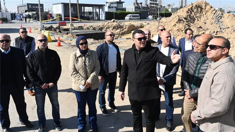 وزير الإسكان يتفقد تطوير طرق بطول 9.5 كم في الشيخ زايد