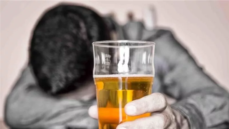 الصحة تحذر: الكحوليات تسبب السرطان وأمراض الكبد والقلب