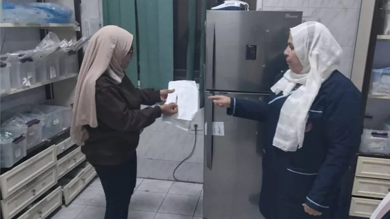 فريق من مديرية الصحة بالإسماعيلية في جولة مرورية مسائية على مستشفى الحميات
