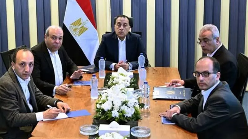 فور عودته من بيروت.. رئيس الوزراء يتفقد مطار القاهرة الدولي | إنفوجرافيك
