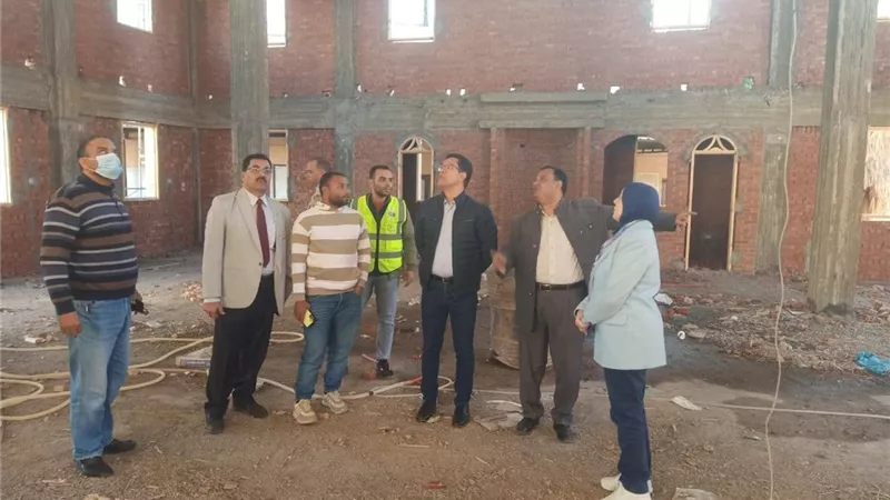 رئيس جامعة بنها يتفقد أعمال إنشاء مسجد «الرحمن الرحيم» بكلية التربية