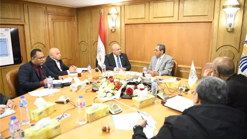 محافظ قنا: دعم الاستثمار أولويتنا.. وملتزمون بتذليل أي معوقات 