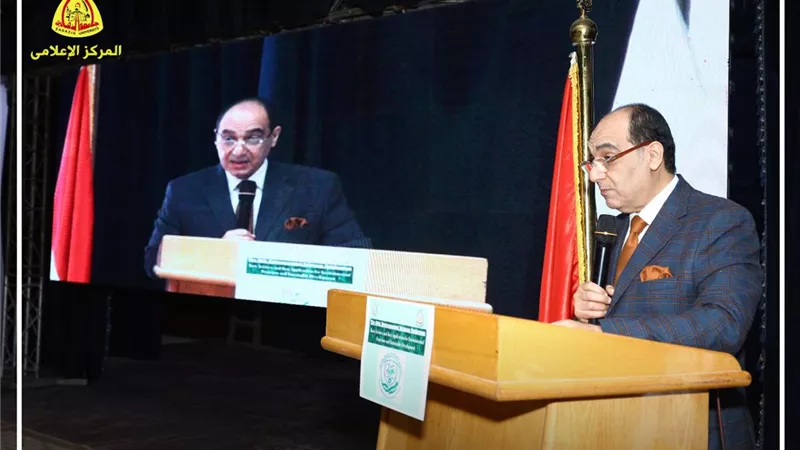 عميد كلية التربية النوعية بالزقازيق يبحت تطوير المعامل والبنية التحتية 