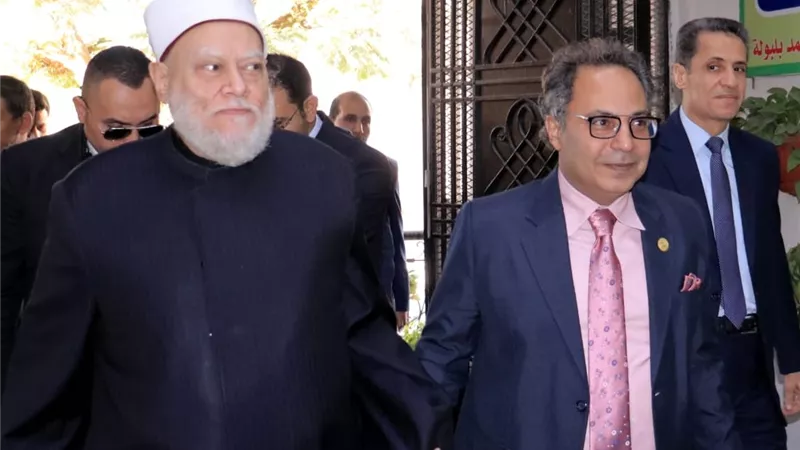  كلية دار العلوم تناقش الاستشراق بين  الوعى والتحيز السياسى 