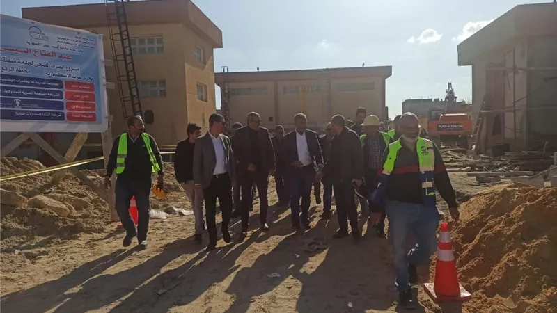رئيس الجهاز التنفيذي يتفقد مشروعات الصرف الصحي بالإسكندرية 