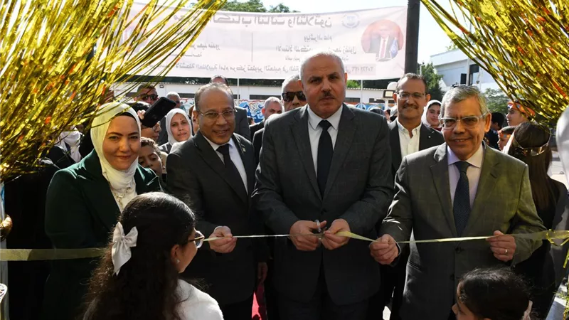 رئيس جامعة قناة السويس يفتتح الدورة الثالثة والثلاثين لمعرض الكتاب السنوي