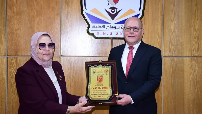  رئيس جامعة سوهاج يناقش آليات دعم كليات التمريض مع لجنة  