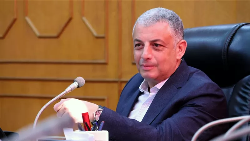 محافظ الإسماعيلية يتابع الاستعدادات النهائية لتشغيل المركز التجاري